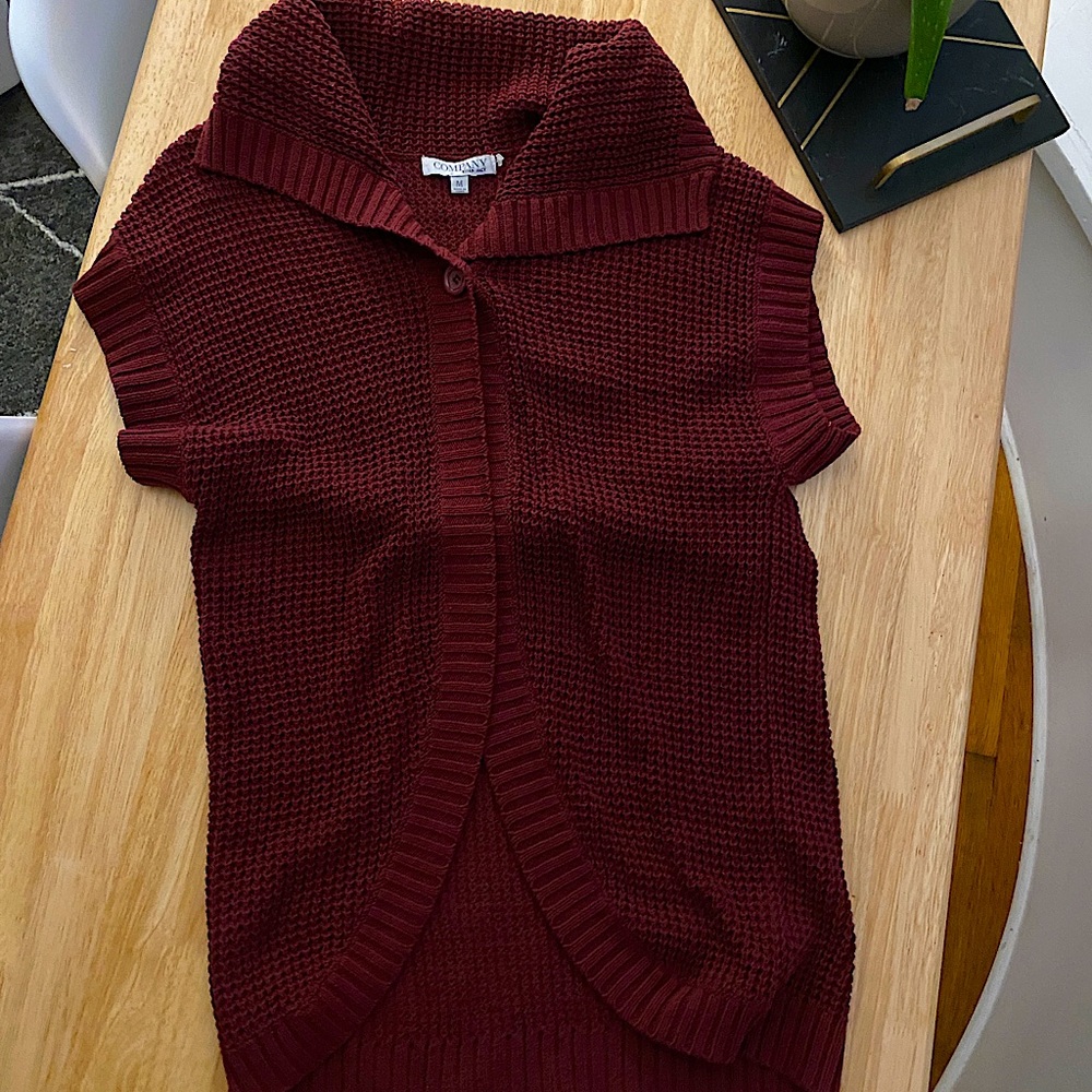 Company Ellen Tracy sleeveless burgundy cardigan